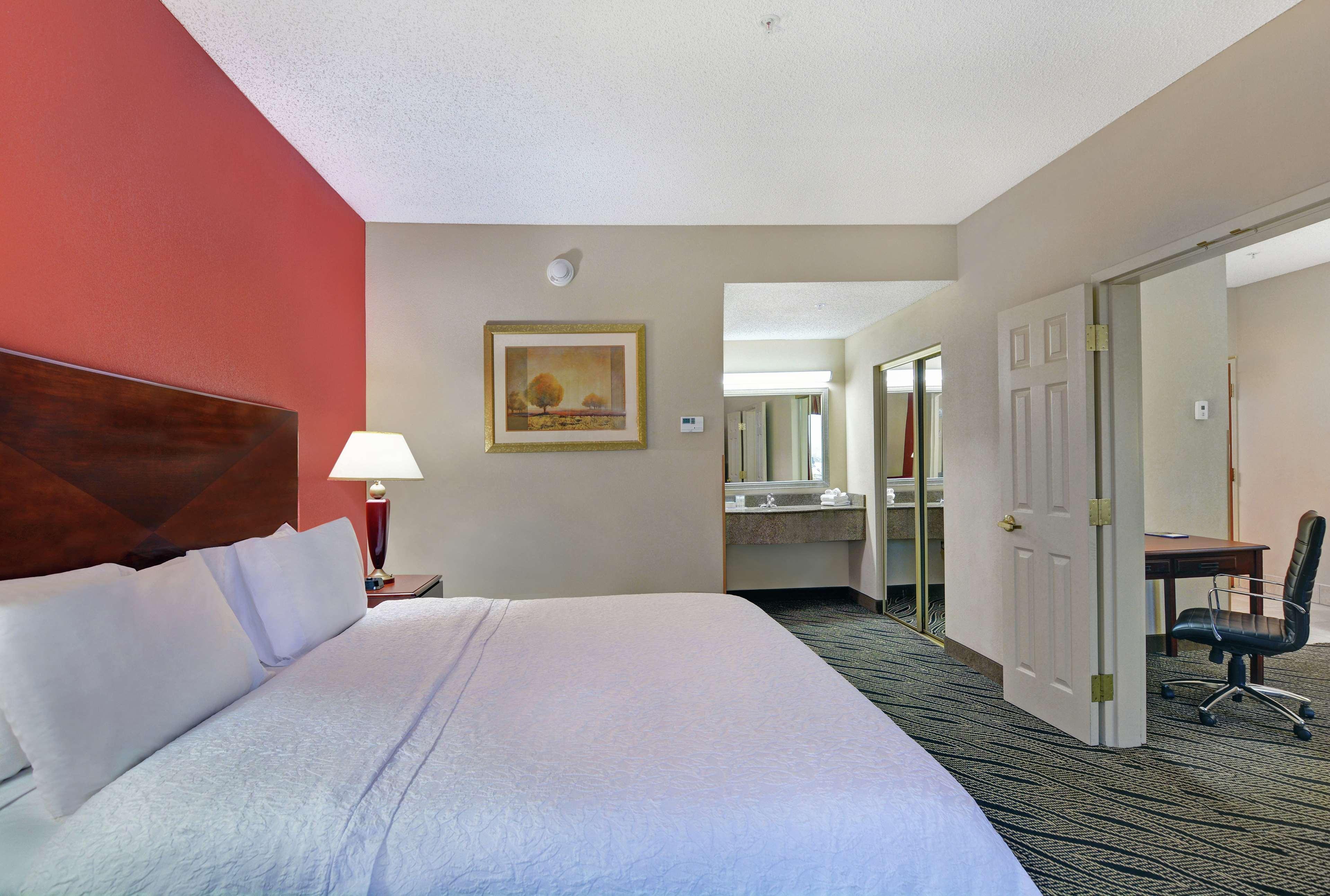 Hampton Inn Fayetteville Exteriör bild