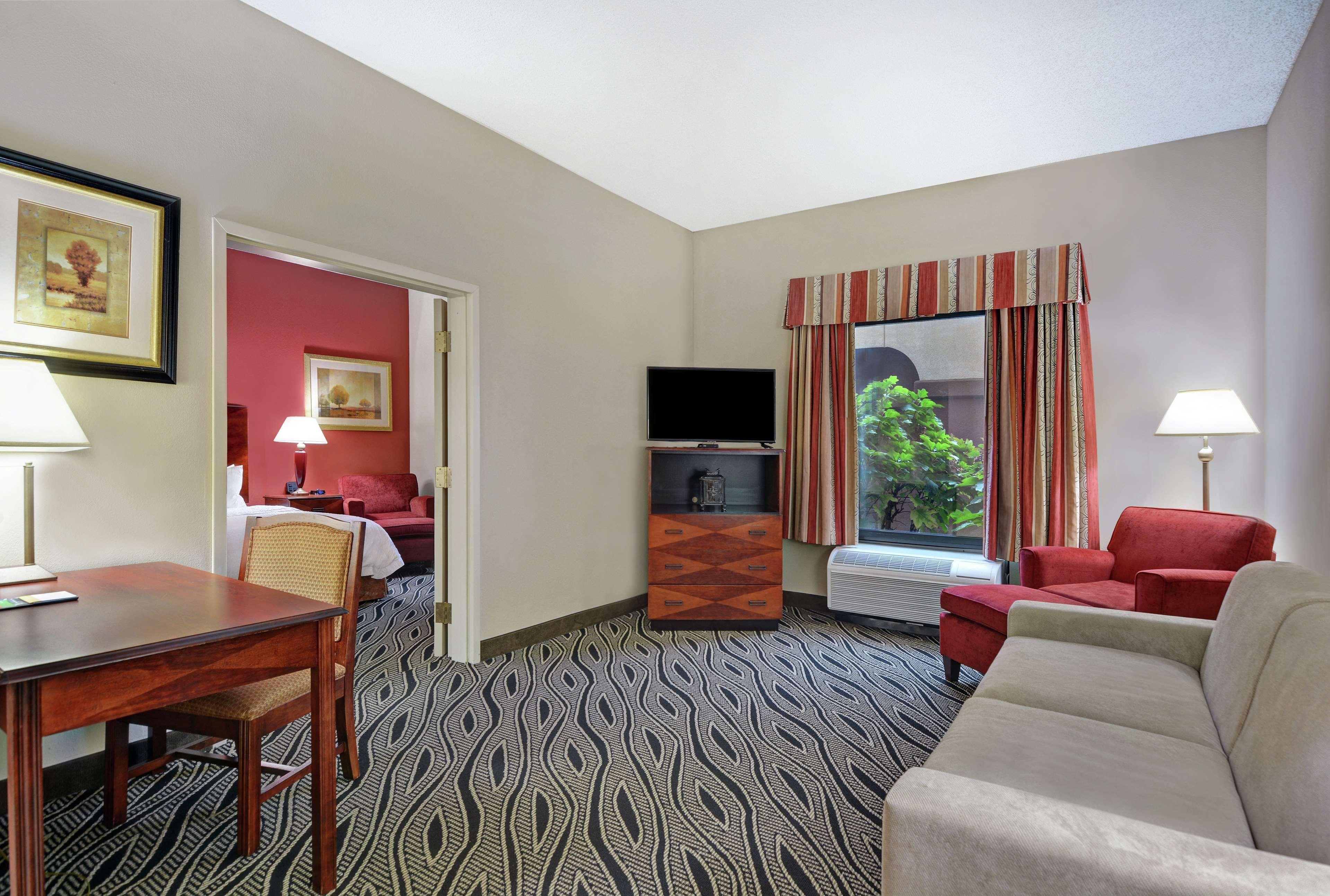 Hampton Inn Fayetteville Exteriör bild