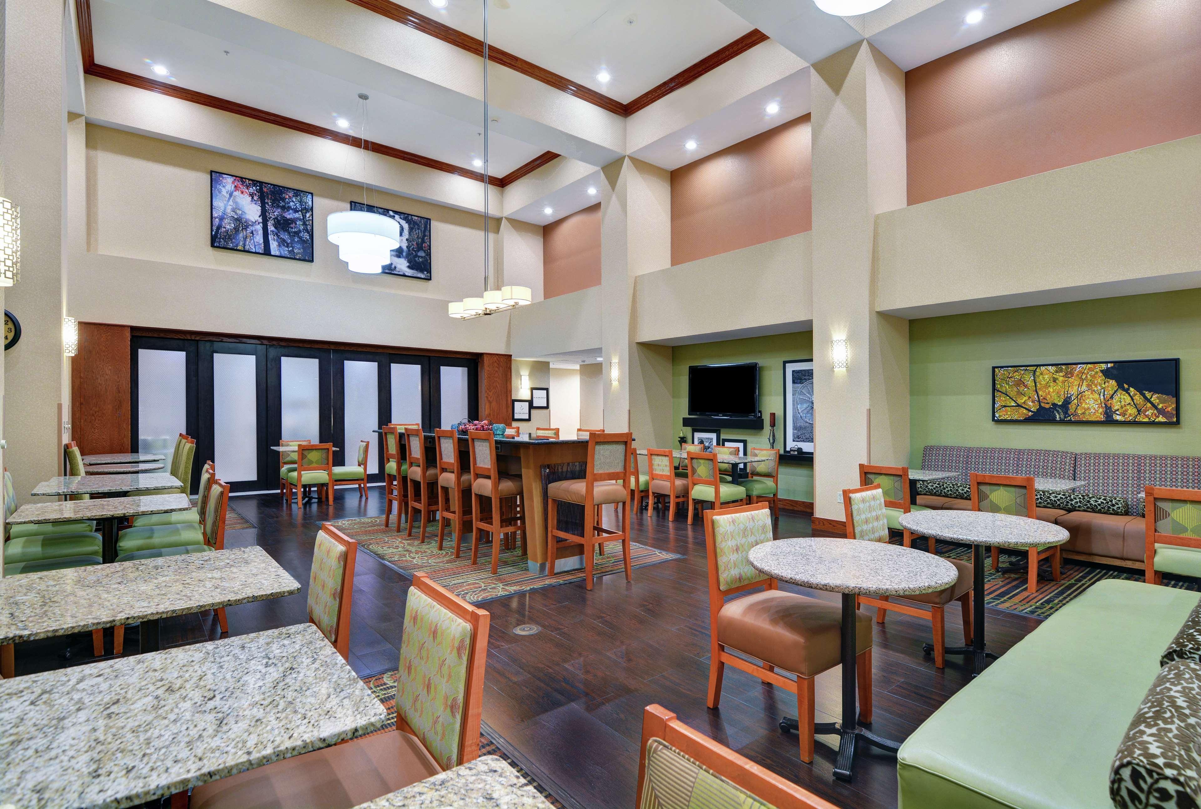 Hampton Inn Fayetteville Exteriör bild