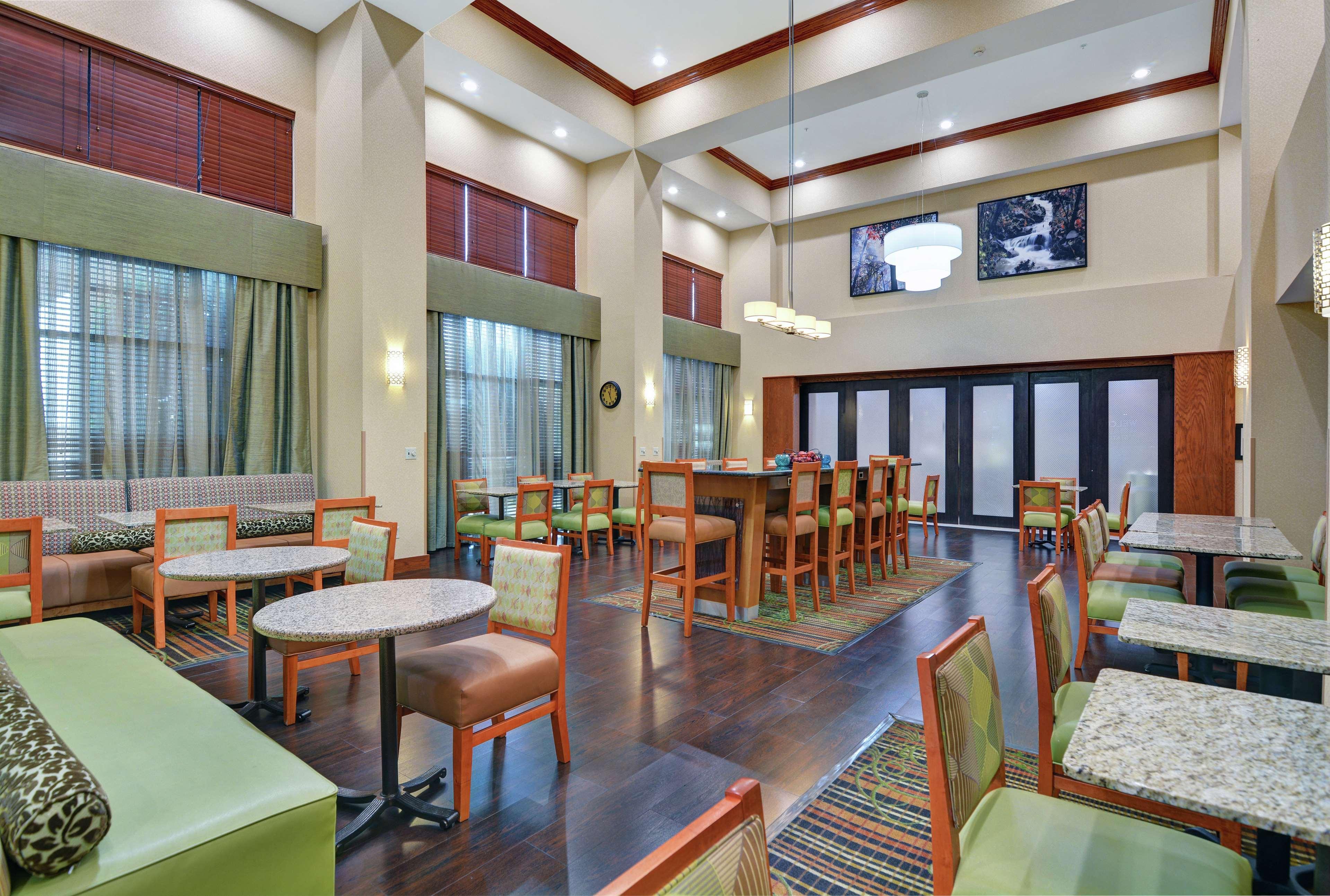 Hampton Inn Fayetteville Exteriör bild