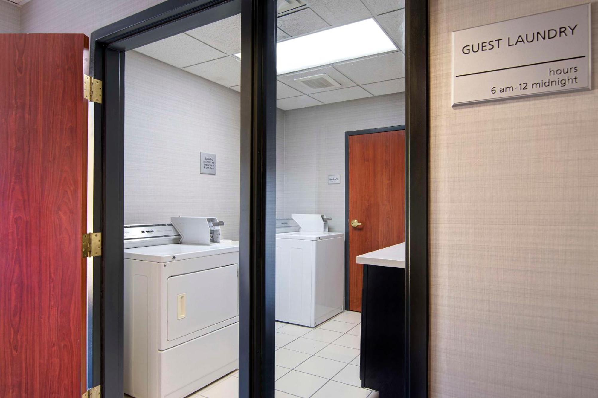 Hampton Inn Fayetteville Exteriör bild